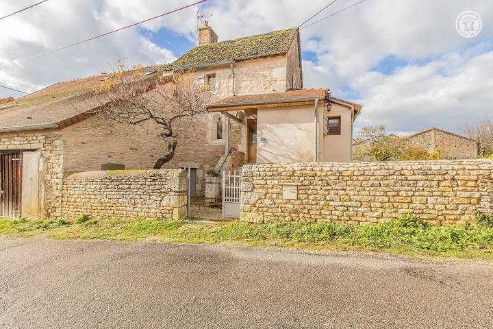 Gîte pour 4 personnes, avec terrasse et jardin à Saint-Boil