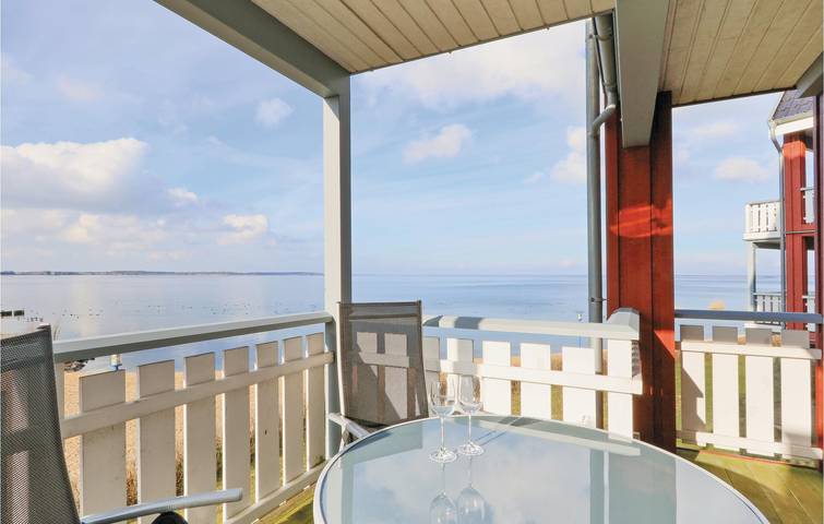 Ganze Ferienwohnung, Modernes Strandapartment mit Parkplatz & WiFi in der Nähe von Badestelle Mili in Rechlin, Müritz