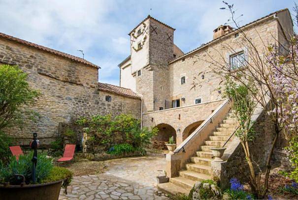 Location de vacances pour 15 personnes, avec Terrasse ainsi que Jardin et Vue à Le Clapier