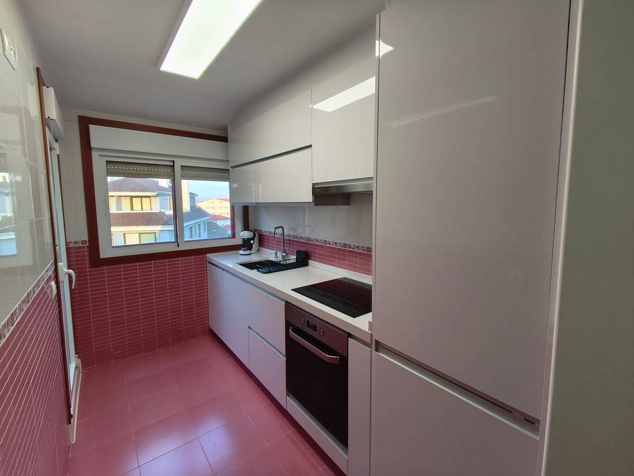 Apartamento entero, Ático en Palmeira con vistas al mar, piscina compartida y Wi-Fi in Riveira, Rias Baixas