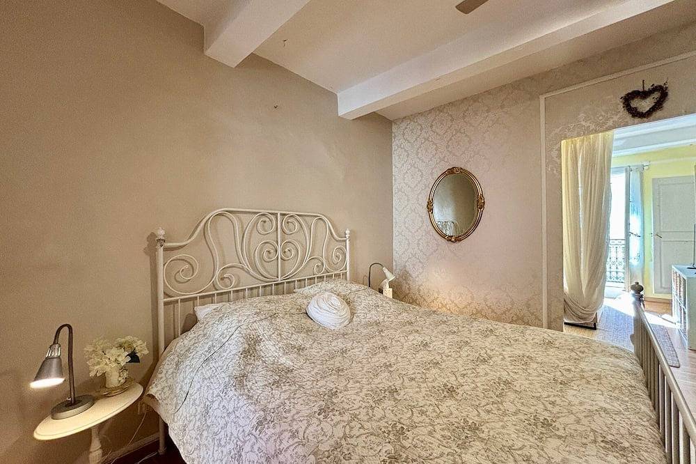 La Nothé, charming house by the harbor & lagoon in Bouzigues, Mediterranean Coast (France)
