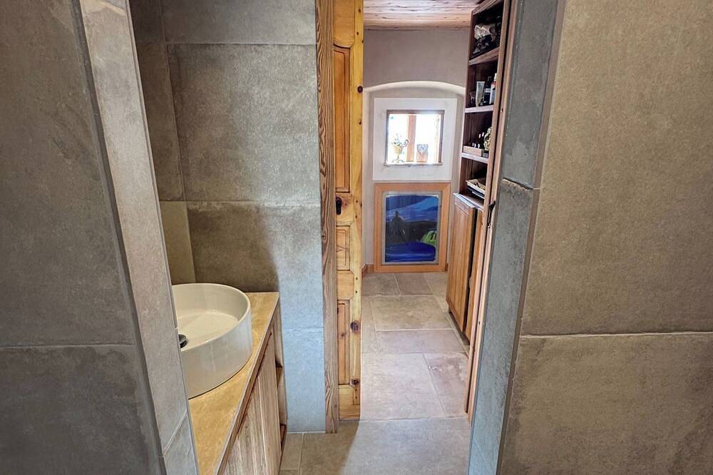 Entire apartment, Casa-Niu Luxe discret, vue et pied des pistes in Saint-Véran, Queyras