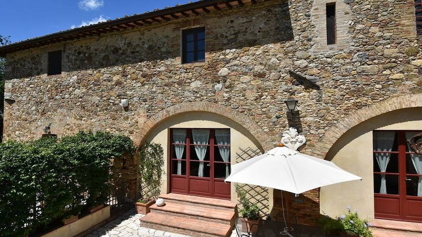 Location de vacances pour 7 personnes, avec piscine et jardin à Monteriggioni