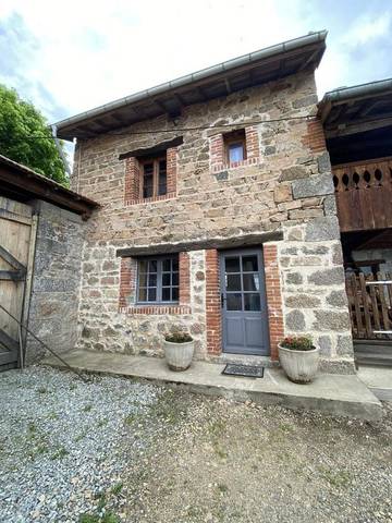 Gîte pour 4 personnes, avec terrasse et vue à Saint-Didier-sur-Rochefort