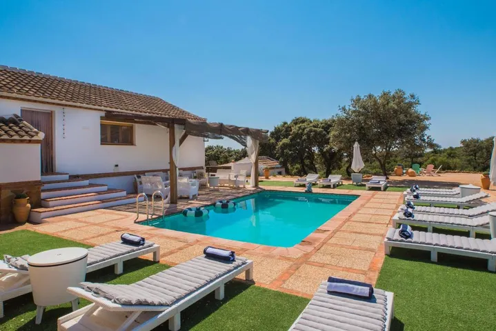 Villa pour 18 personnes, avec piscine ainsi que vue et jardin, adapté aux familles - 1