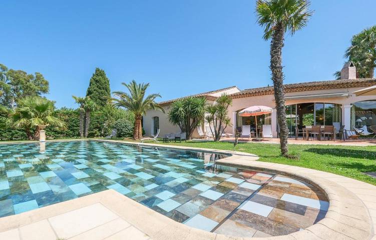 Chambre d’hôte pour 2 personnes, avec piscine ainsi que terrasse et jardin à Gassin