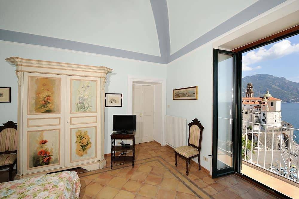 Apartamento entero, Casa roja con terraza y vistas al mar y sólo 800 metros de Amalfi in Atrani, Costa Amalfitana