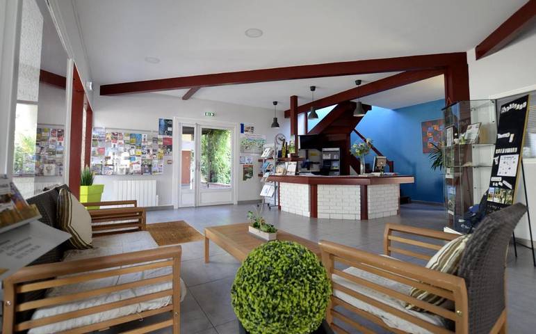 Hôtel pour 4 personnes, avec piscine ainsi que jardin et terrasse