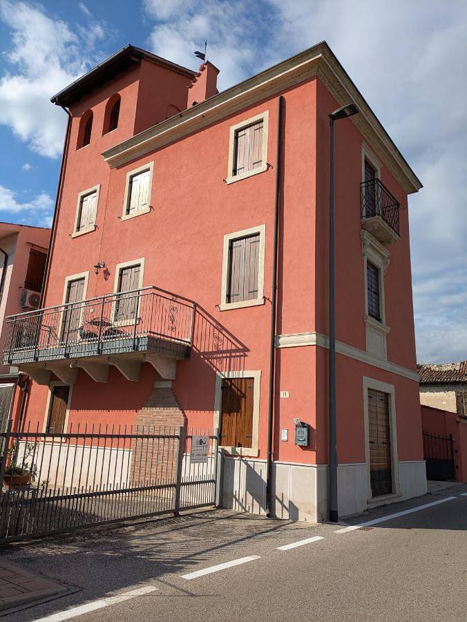 Appartamento per 12 persone, con giardino e panorama in Soave
