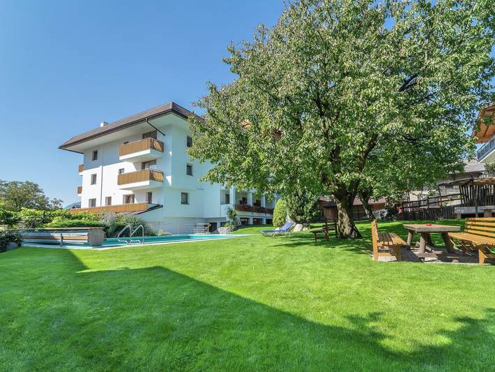Hotel für 4 Personen, mit Ausblick und Balkon sowie Garten - 1
