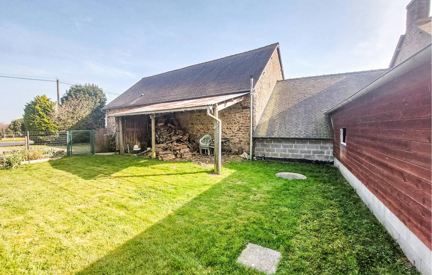 Gemütliche Wohnung mit WLAN, TV, Parkplatz und Garten in Fleurigné, Fougères-Vitré