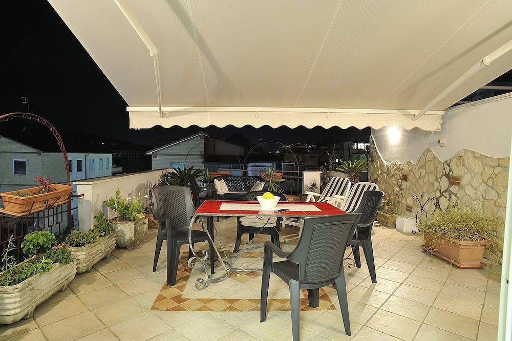 Apartamento entero, An apartment nestled in the sun 110 meters from the sea in Scauri, Provincia de Latina