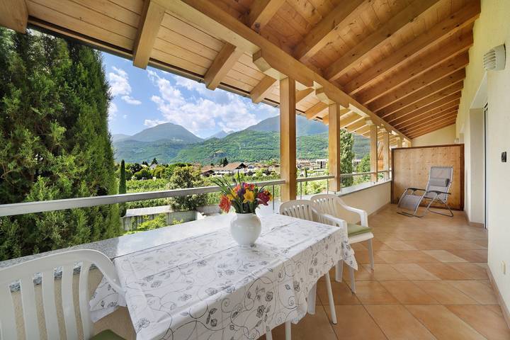Ferienwohnung für 4 Personen, mit Balkon und Garten in Lana