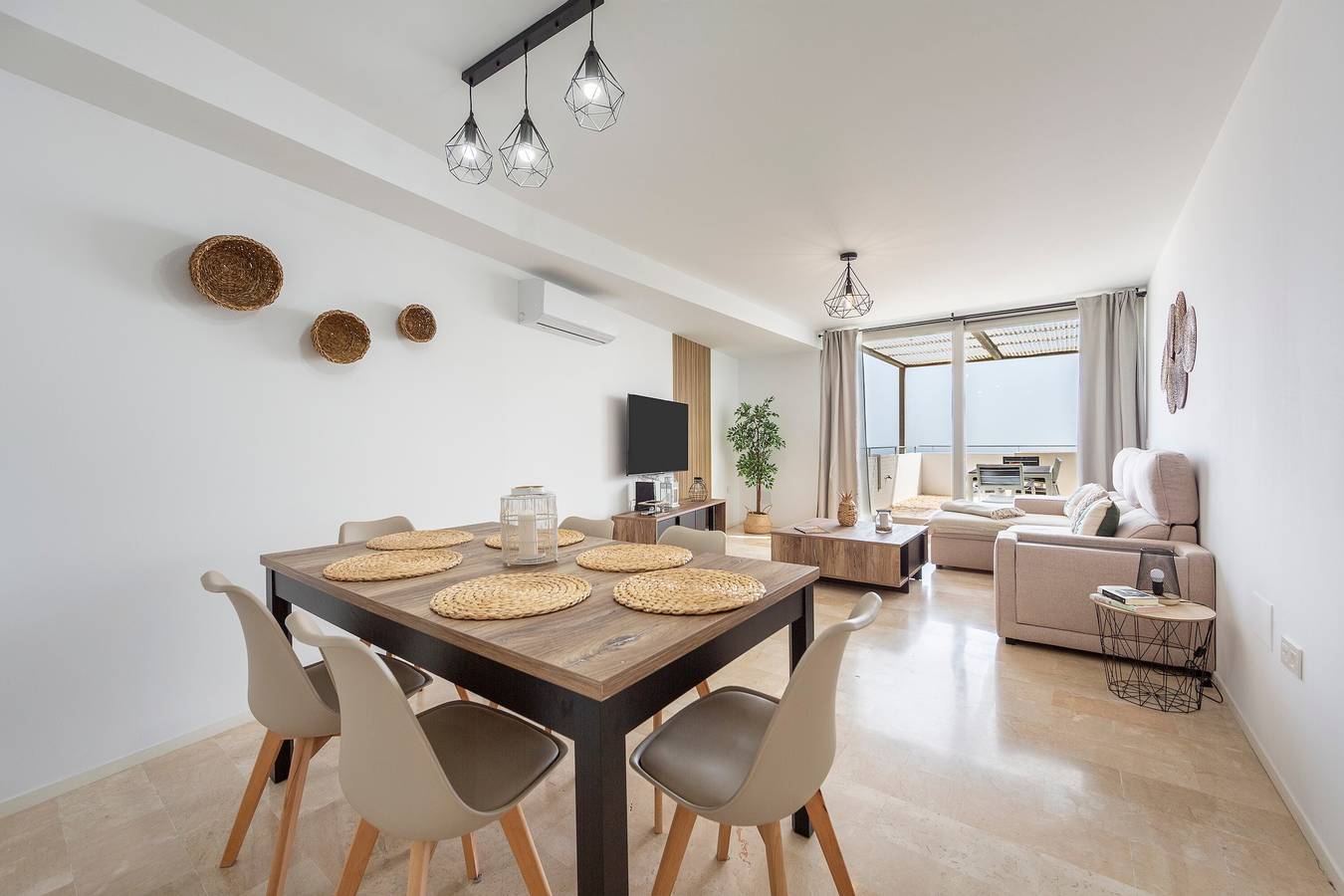 Appartamento intero, Appartamento 'Duplex di Lusso' con vista mare, piscina condivisa e aria condizionata. in Carboneras, Costa de Almeria