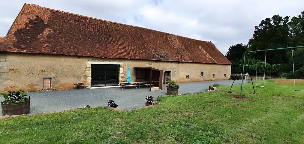 Gîte pour 10 personnes, avec Terrasse ainsi que Jardin et Piscine