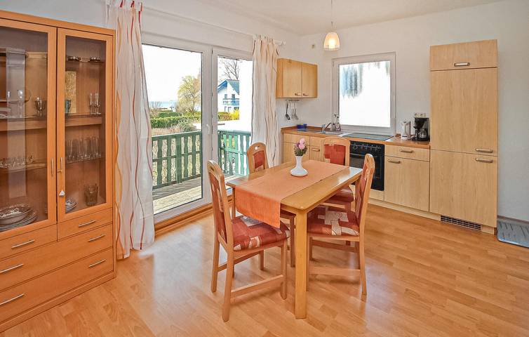 Gemütliche Strandwohnung mit Parkplatz und Terrasse in Verchen, Kummerower See