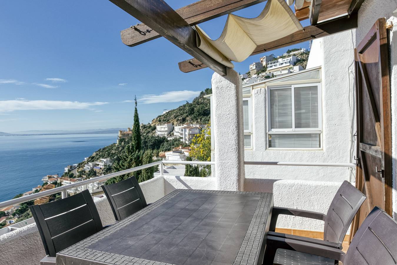 "Casa con Vistas al Mar y Piscinas 7" con vistas al mar, piscina compartida, Wi-Fi, balcón y terraza in Canyelles Petites, Roses