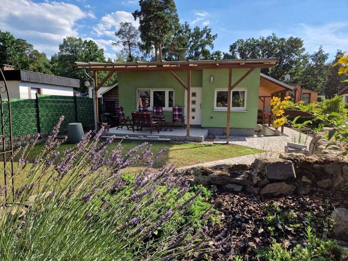 Ferienhaus für 2 Personen, mit Terrasse und Garten in Groß Lindow