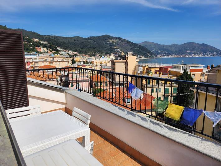 Gîte pour 4 personnes, avec terrasse et vue à Laigueglia