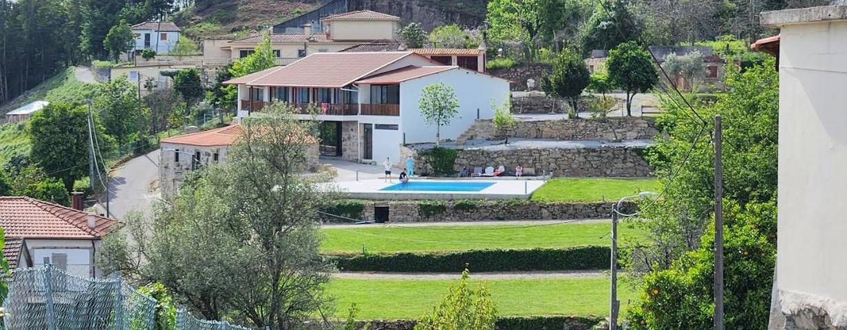 Chambre d’amis pour 4 personnes, avec jardin ainsi que vue et piscine, animaux acceptés