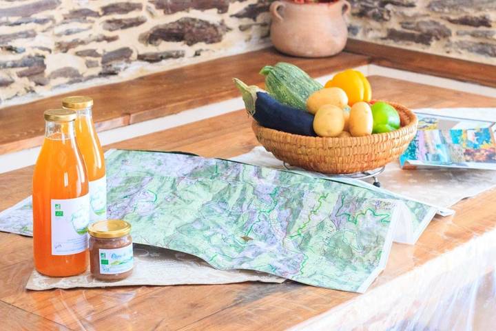 Location de vacances pour 2 personnes, avec terrasse et jardin à Saint-Frézal-de-Ventalon - 2