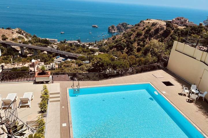 Apartamento para 6 personas, con terraza y piscina en Mazzarò