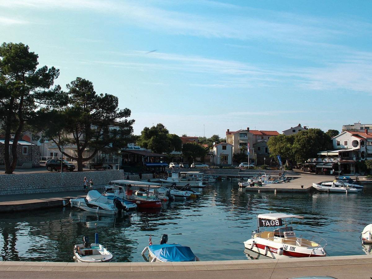 Ganze Wohnung, Ruhiges Apartment für 2 Personen mit Meerblick in Malinska-Dubašnica, Krk