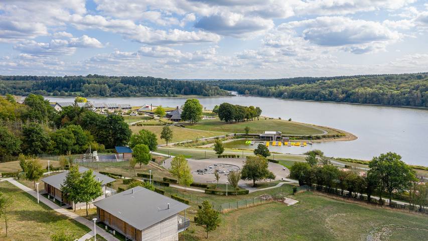 Gîte pour 2 personnes, avec piscine ainsi que terrasse et sauna, adapté aux familles dans Lac du Val-Joly - 2