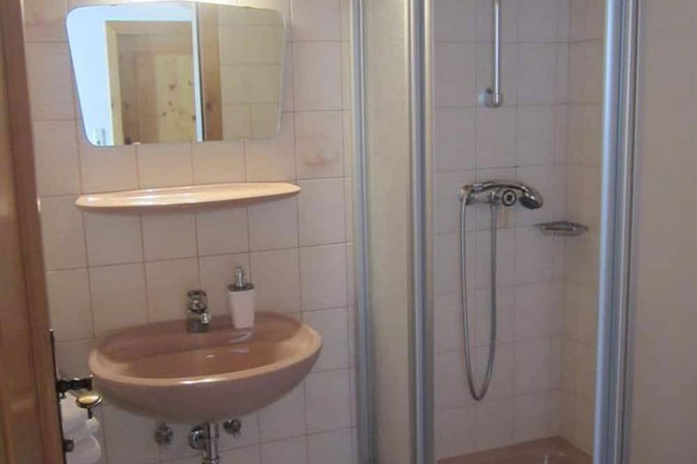 Ganze Wohnung, Ferienwohnung 2. Stock - Ferienwohnung Walburga Ebner in Faistenau, Salzkammergut