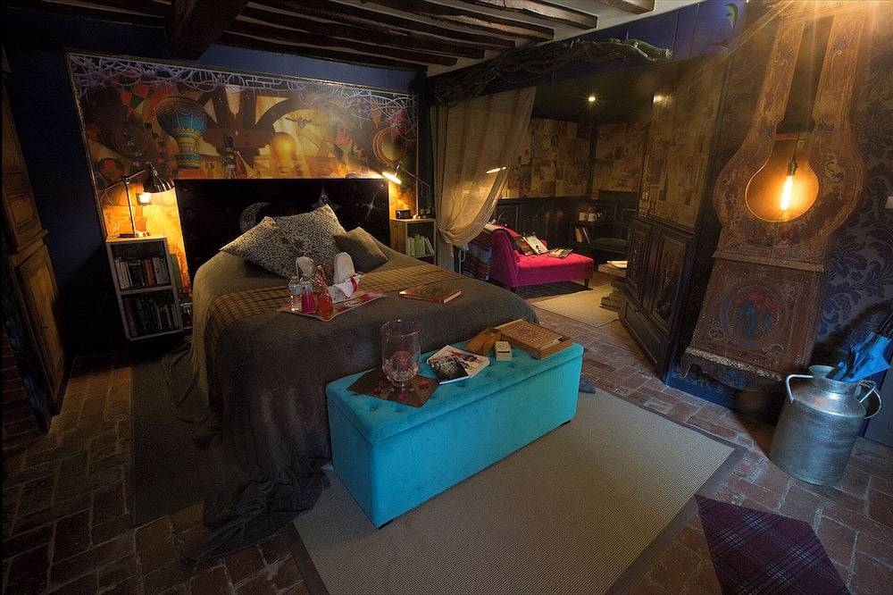 La Suite Légendes pour 2 personnes Suite romantique et insolite avec vue jardin in Muidorge, Oise
