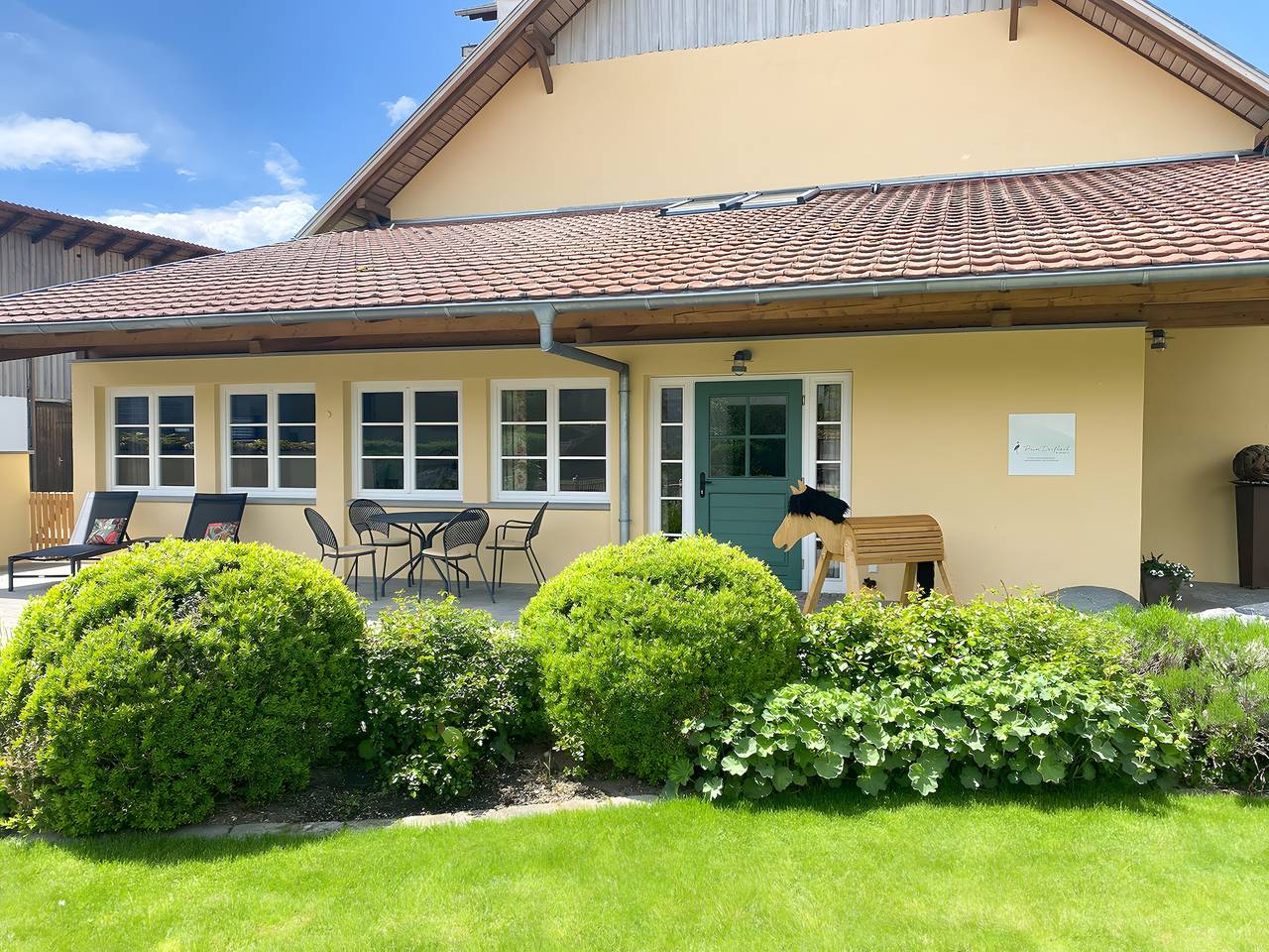 Ganze Wohnung, Das Hofchalet mit privater Terrasse, privatem Garten und Wi-Fi in Kressbronn am Bodensee, Region Bodensee-Oberschwaben