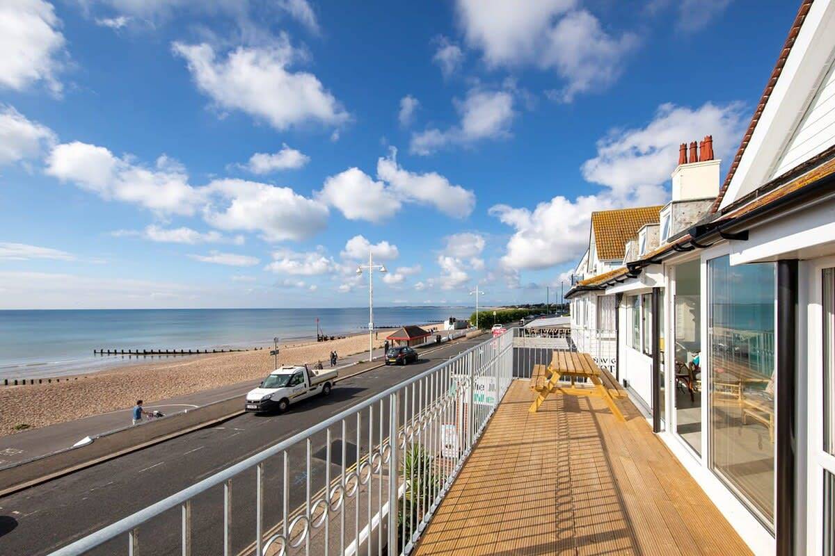 Beautiful Beachfront House wth Balcony & Sea Views in Bognor Regis, West Sussex
