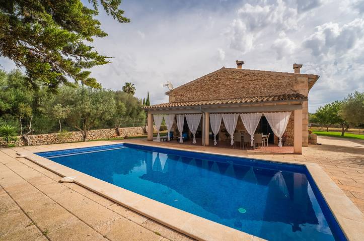 Finca für 8 Personen, mit Terrasse und Garten in Santa Margalida