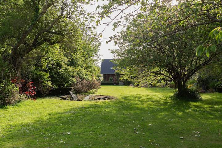 La Casa de los Carboneros: terraza privada, Wi-Fi, bomba de calor, jardín artístico in La Chapelle-sur-Dun, Región de Dieppe