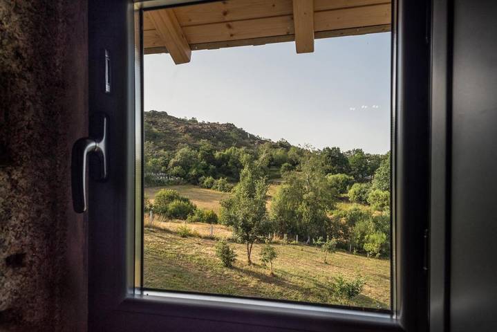Location de vacances pour 6 personnes, avec Terrasse ainsi que Jardin et Vue