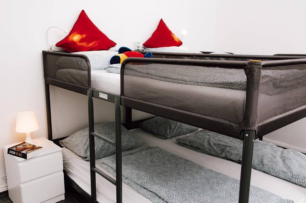 Ganze Wohnung, Ferienwohnung mit überdachter Terrasse & Garten in Bad Pyrmont, Weserbergland
