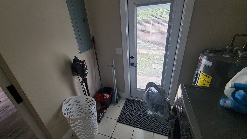 Beautiful, newly renovated ranch with private pool, 25 minutes from the beach. in Fort Myers, Southwest Florida