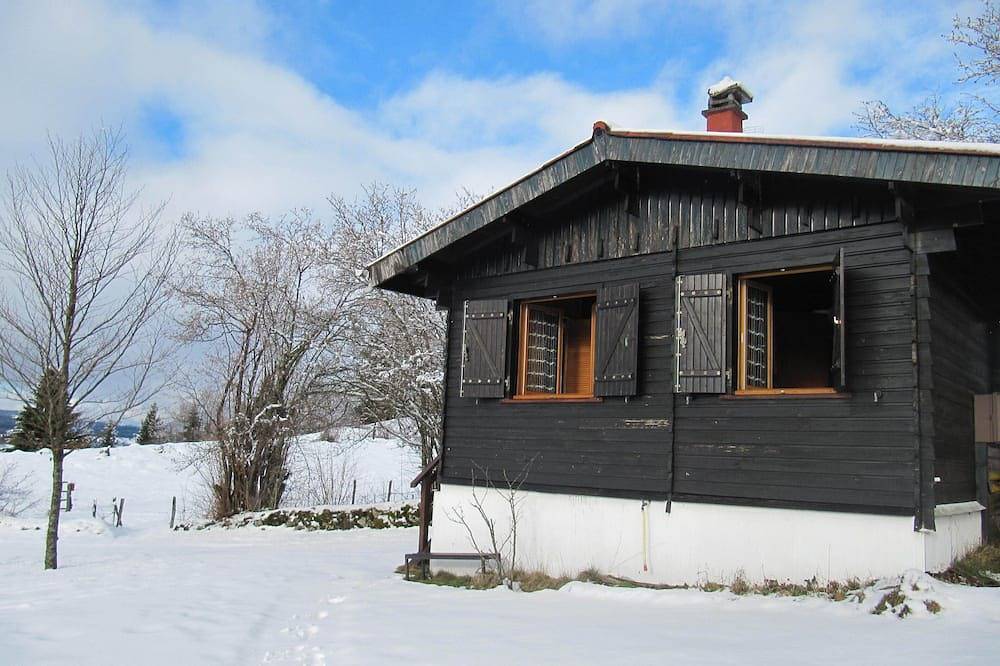 Chalet 2 personnes, animaux acceptés in Grande-Rivière, Parc naturel régional du Haut-Jura