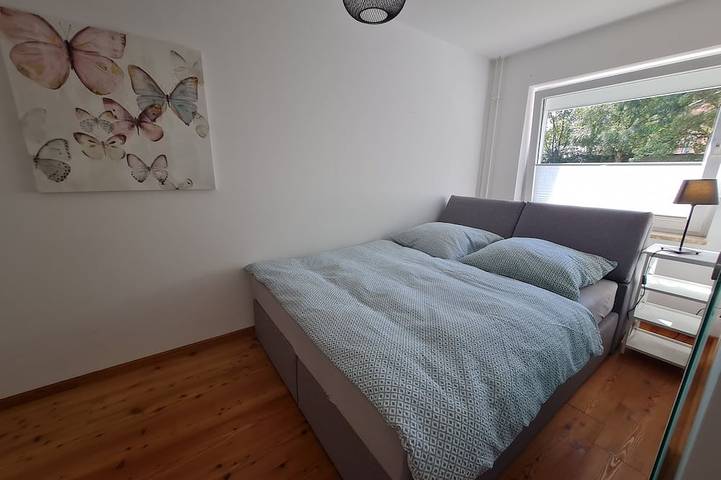 Ganze Wohnung, Moderne Stadtwohnung mit Balkon und eigenem Parkplatz in ruhiger Lage in Exerzierplatz, Kiel