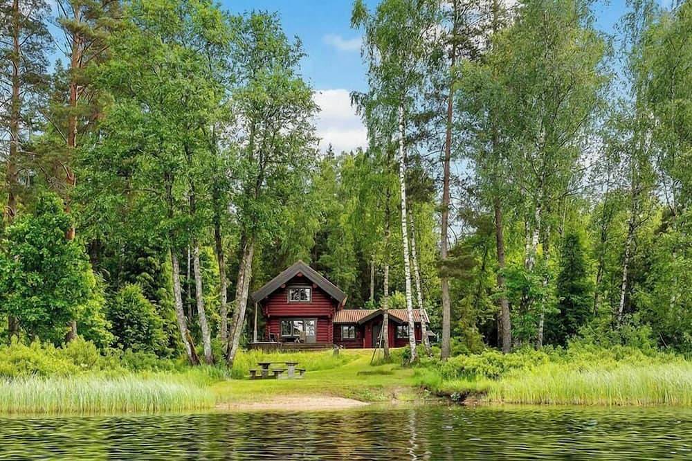 Blockhütte mit Sauna am See in Isaberg in Nissafors, Isaberg