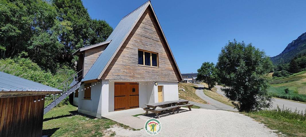 Gîte pour 12 personnes, avec Terrasse et Jardin
