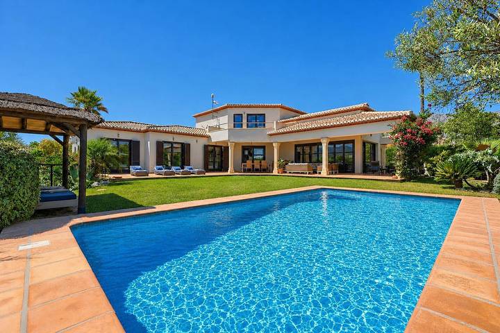 Villa for 8 people, with pool and garden, child-friendly - 1