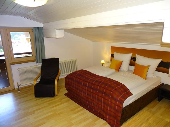 Ganze Wohnung, "Appartement Mayrhofen 8 Pers" nahe mehrerer Skigebiete mit Bergblick, Wlan und Balkon; Parkplätze in Mayrhofen, Zillertaler Alpen
