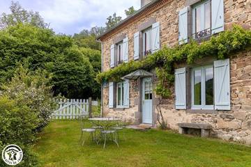 Gîte pour 9 personnes, avec balcon et jardin à Blot-l'Église