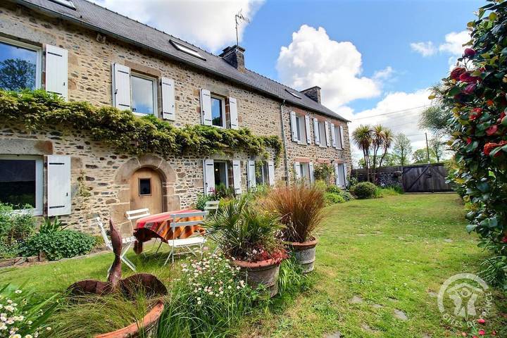 Gîte pour 10 personnes, avec terrasse et jardin - 1