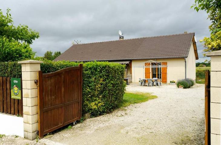Gîte pour 4 personnes, avec terrasse et jardin à Laines-aux-Bois