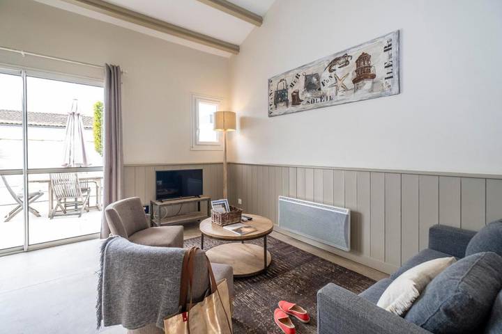 Location de vacances pour 4 personnes, avec terrasse, adapté aux familles dans Office De Tourisme De La Couarde Sur Mer - 4