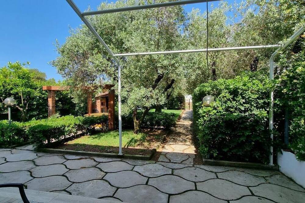 Villa Degli Ulivi- Cozy villa just a few steps from the sea. in Fondi, Latina Province