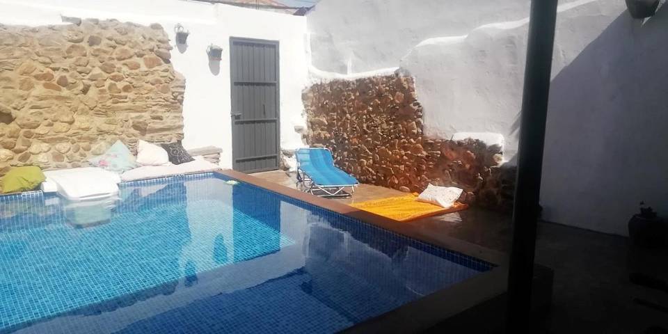 Casa rural para 4 personas, con piscina y terraza en Valle del Alagón