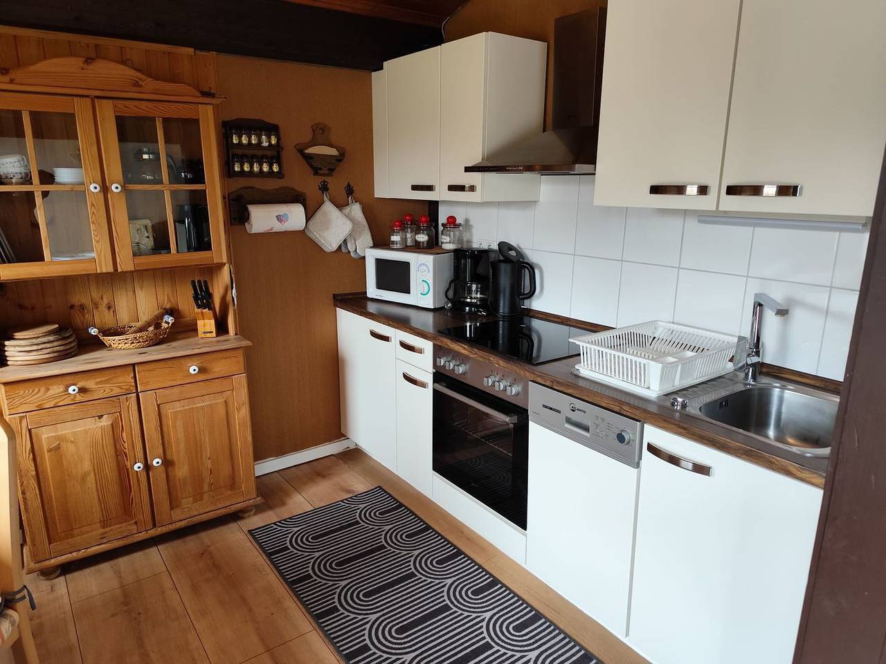 Ebenerdiger Reihenendbungalow mit eingezäunten Grundstück in Fedderwardersiel. in Fedderwardersiel, Butjadingen